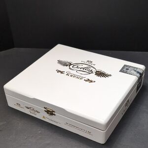 VGT 1998 Villiger, Cuellar, Connecticut Kreme White Empty Cigar Box.